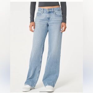 NWT Hollister low-rise baggy jeans 2R / W26R